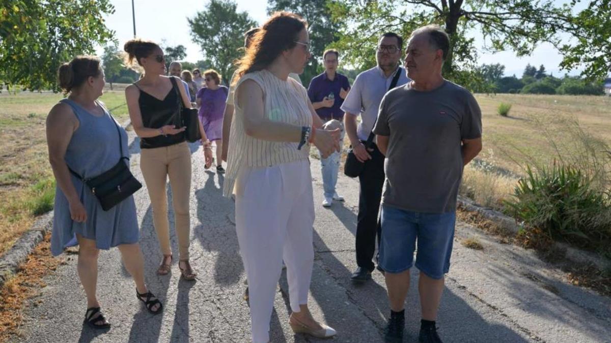 Con el futuro bosque del Parque de La Marina