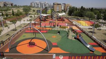 Estos dos parques inclusivos públicos de ocio infantil de Dehesa Vieja y Tempranales de San Sebastián de los Reyes suman un total 2.000 metros cuadrados
