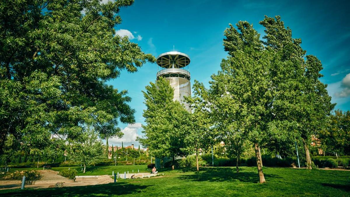 Un recorrido propone conocer la flora y arbolado de este pasillo verde, sazonando la marcha con poemas y canciones 