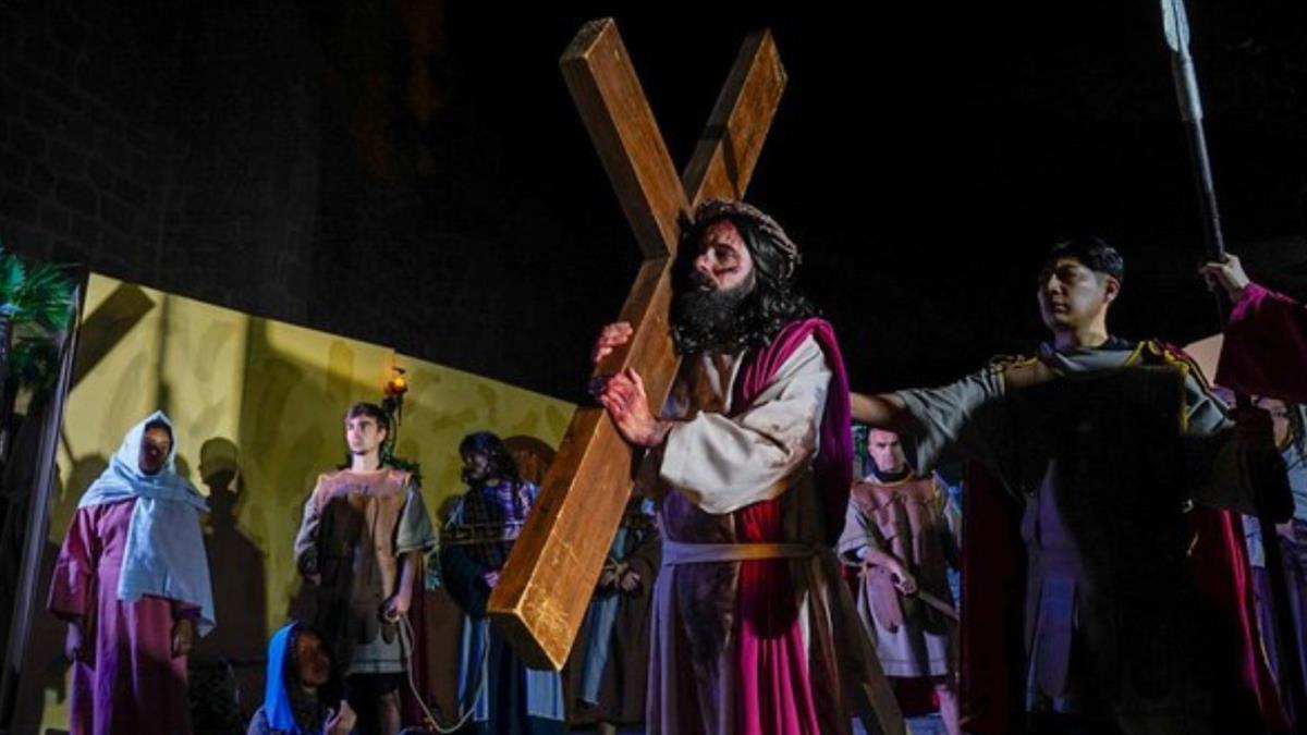 Se representa en el entorno e interior de la Basílica de la Asunción de Nuestra Señora
