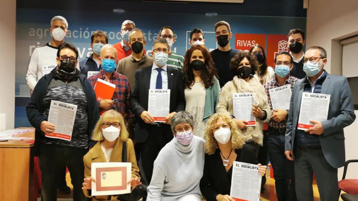 El diputado y Mónica Carazo acogen a los 27 nuevos militantes del partido en Rivas