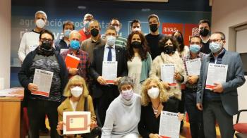 El diputado y Mónica Carazo acogen a los 27 nuevos militantes del partido en Rivas