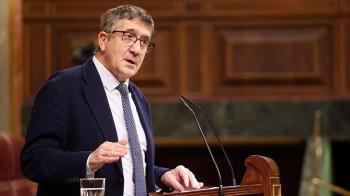 Patxi López admite que al PSOE "no le parece bien el uso del burka"