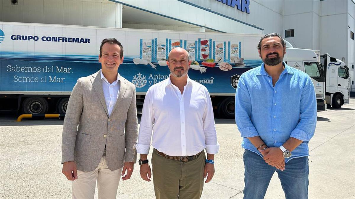 Ha estado acompañado por el número 1 del PP al Senado por Madrid, Pedro Rollán