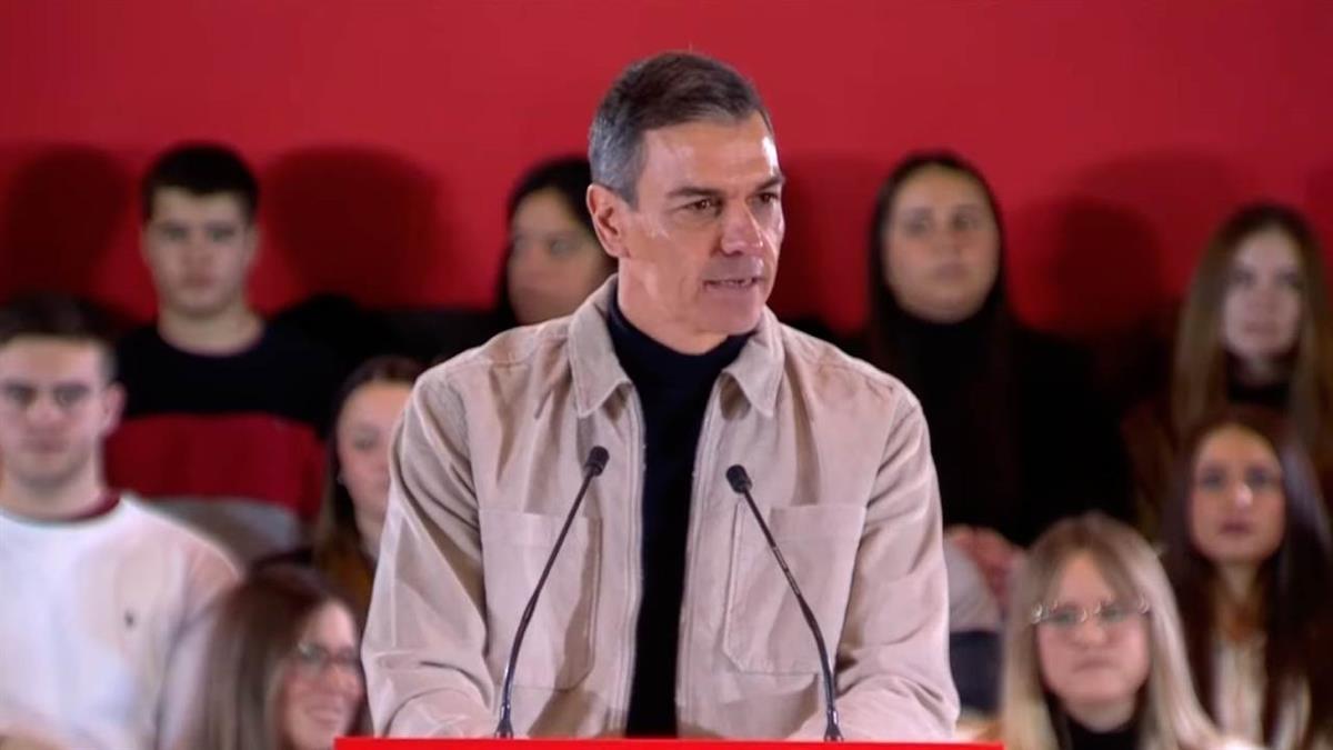 El presidente del Gobierno apoya la gestión del ministro en una semana marcada por los accidentes ferroviarios