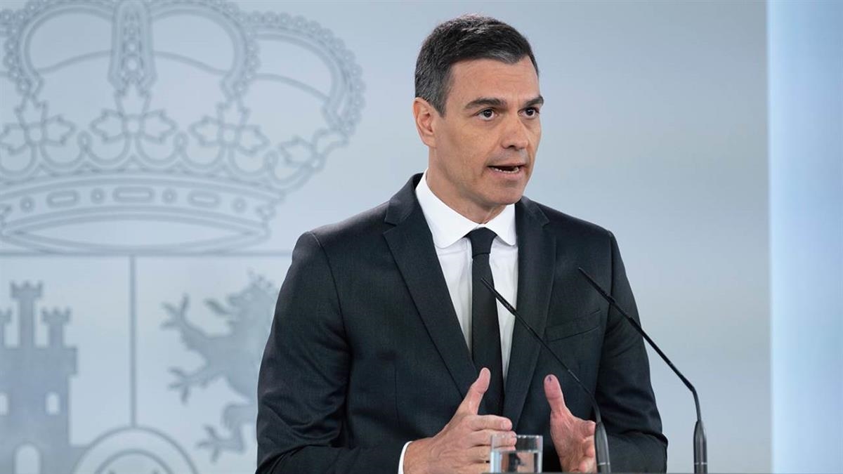 El presidente del Gobierno acusa a PP y VOX de violar la Constitución en Extremadura