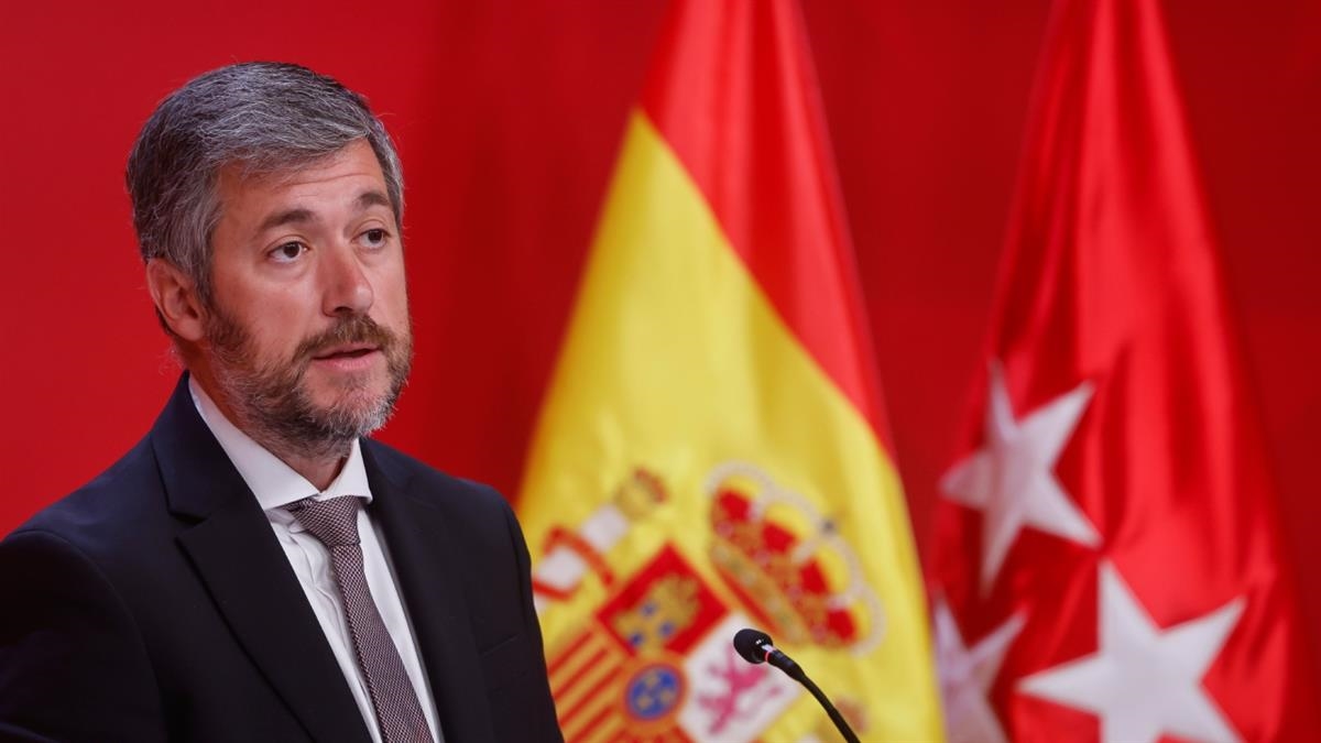 La Comunidad de Madrid pide la dimisión de la ministra de Transición Ecológica y hace un 'traje' al Gobierno del "caos"