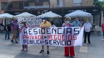 La Plataforma de Pensionistas ha organizado una concentración frente al Ayuntamiento