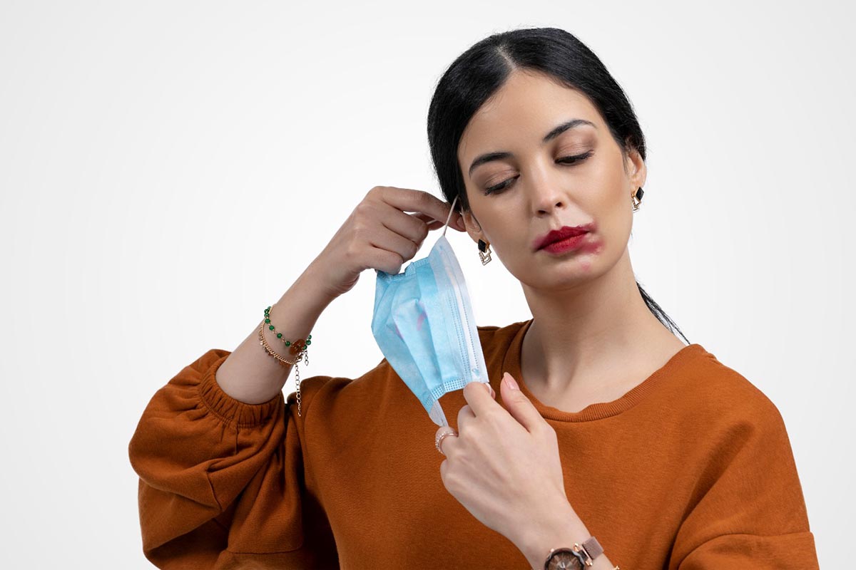 Los fijadores de maquillaje te ayudarán a quitarte el miedo de mostrar tu cara cuando la distancia social lo permita
