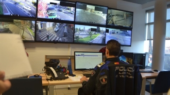 El sistema de cámaras de videovigilancia contribuye a localizar una furgoneta robada y a la detención de dos individuos
