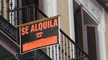 El Pleno ha exigido a la Administración Regional que colabore con los gobiernos locales en un plan por el derecho a la vivienda 