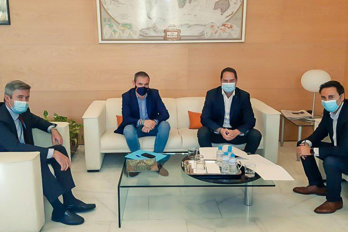 El alcalde de Torrejón, Ignacio Vázquez se reunió ayer con el equipo de gobierno de la Comunidad