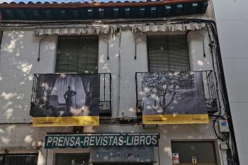 Un total de 50 fotografías colgadas en los balcones de la calle Madrid y alrededores se podrán ver hasta agosto