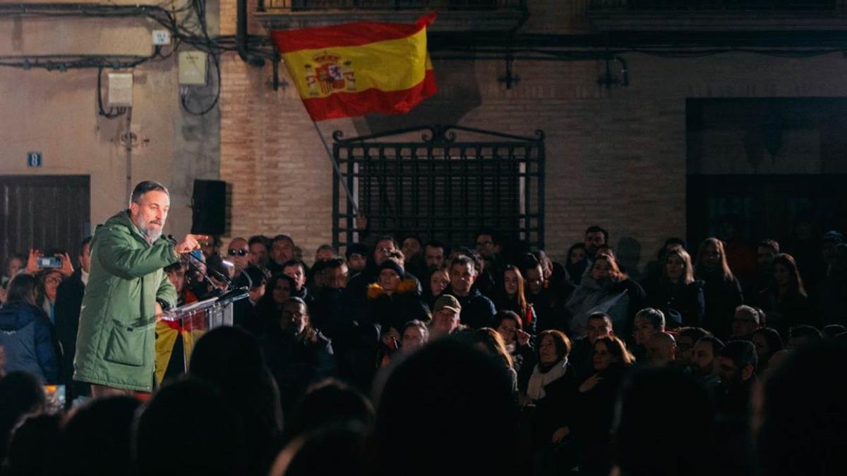 Pilar Alegría responde al “ataque personal” del líder de VOX y espera que “los machistas se queden solos”