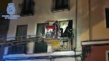 La Policía Nacional ha atrapado a este ladrón con ayuda de los Bomberos municipales 