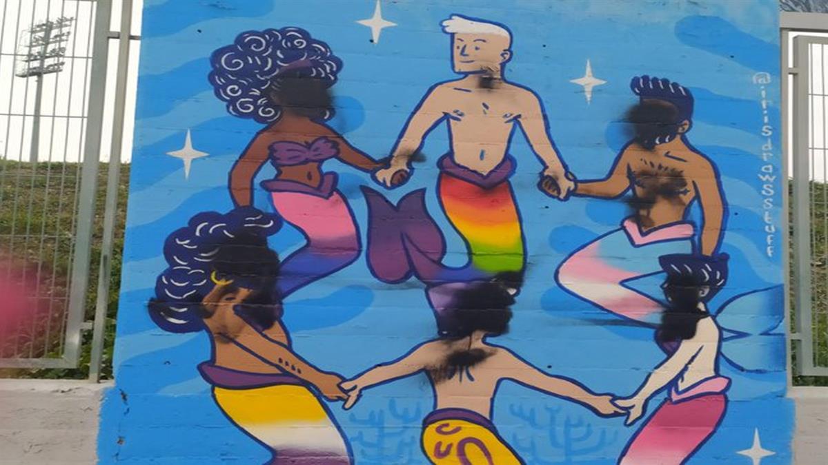 La propia asociación considera este acto como un ataque "LGTBIfóbico" que han tenido que restaurar