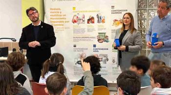 Los alumnos del CEIP Europa y Dos de Mayo han recibido material escolar reciclable y sostenible