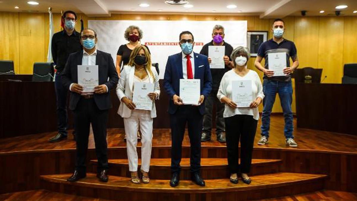 Con sindicatos y empresarios