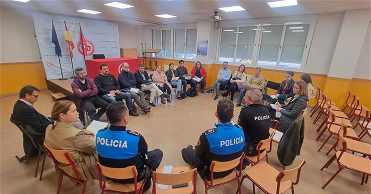 Son policías locales especializados en la resolución de problemas que afectan a los menores 