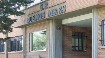 El Consistorio  colocará una nueva estructura, cumpliendo con el compromiso adquirido con la Dirección del colegio