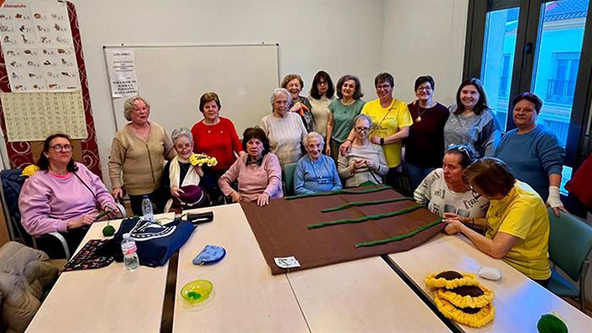 La tarea ha sido realizada por el centro Santa Rosa de Lima y la asociación vecinal Tejiendo Pinto