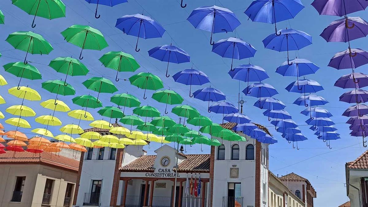 La bandera arcoíris ya ondea en el Parque del Egido 