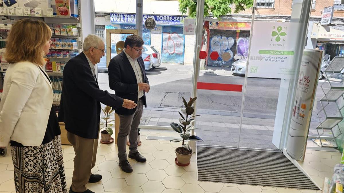 El Plan Adapta ya se ha hecho realidad en una farmacia de Puente de Vallecas