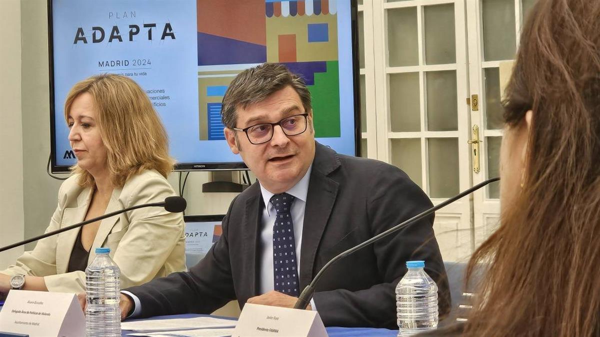 Durante un encuentro del delegado de Políticas de Vivienda y presidente de la EMVS Madrid, Álvaro González, con asociaciones de comerciantes de Madrid
