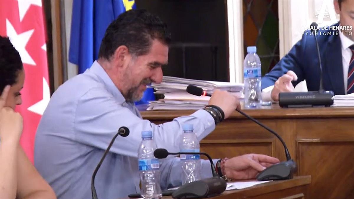 Un pleno municipal marcado por el pasado del PP, la falta de aparcamientos y la división