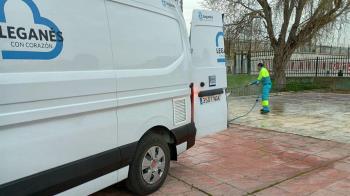 El Ayuntamiento refuerza el servicio con barrido de choque, eliminación de pintadas y limpieza profunda del mobiliario urbano