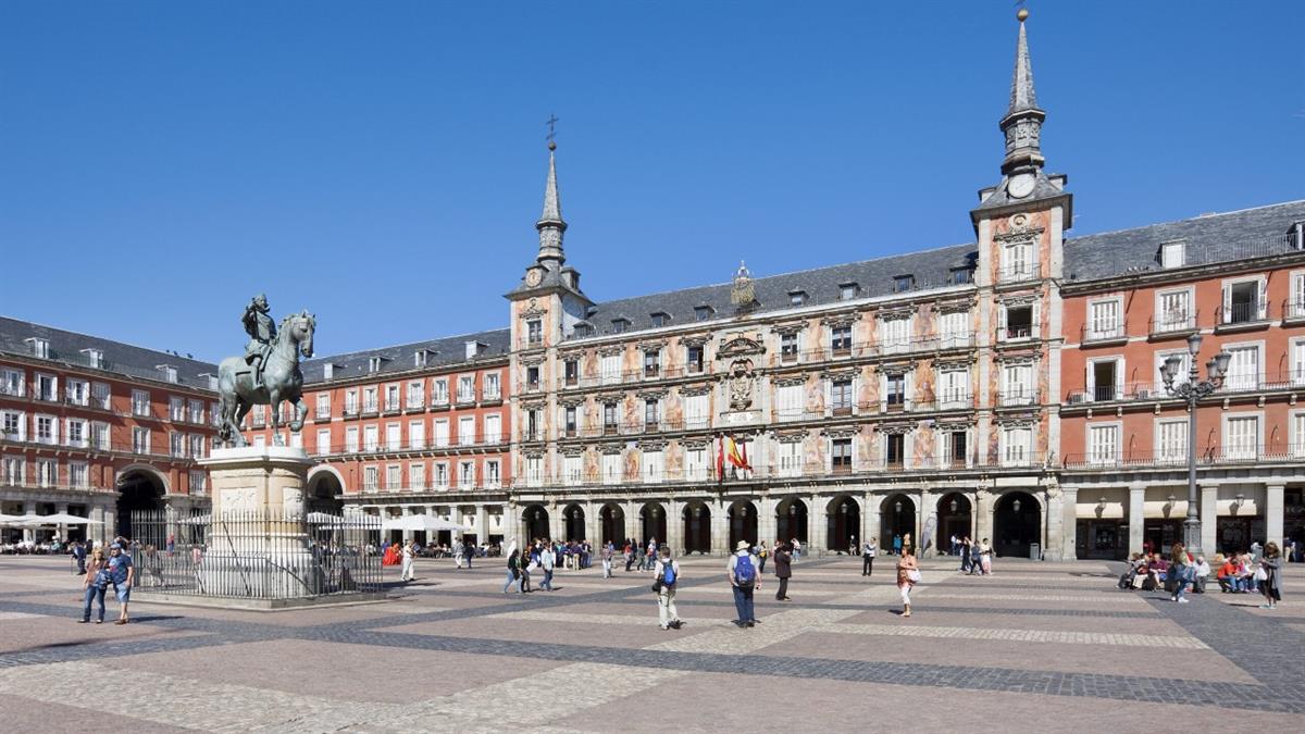 El documento propone acciones concretas para mejorar la conservación preventiva, la accesibilidad, los usos y la gobernanza del conjunto 