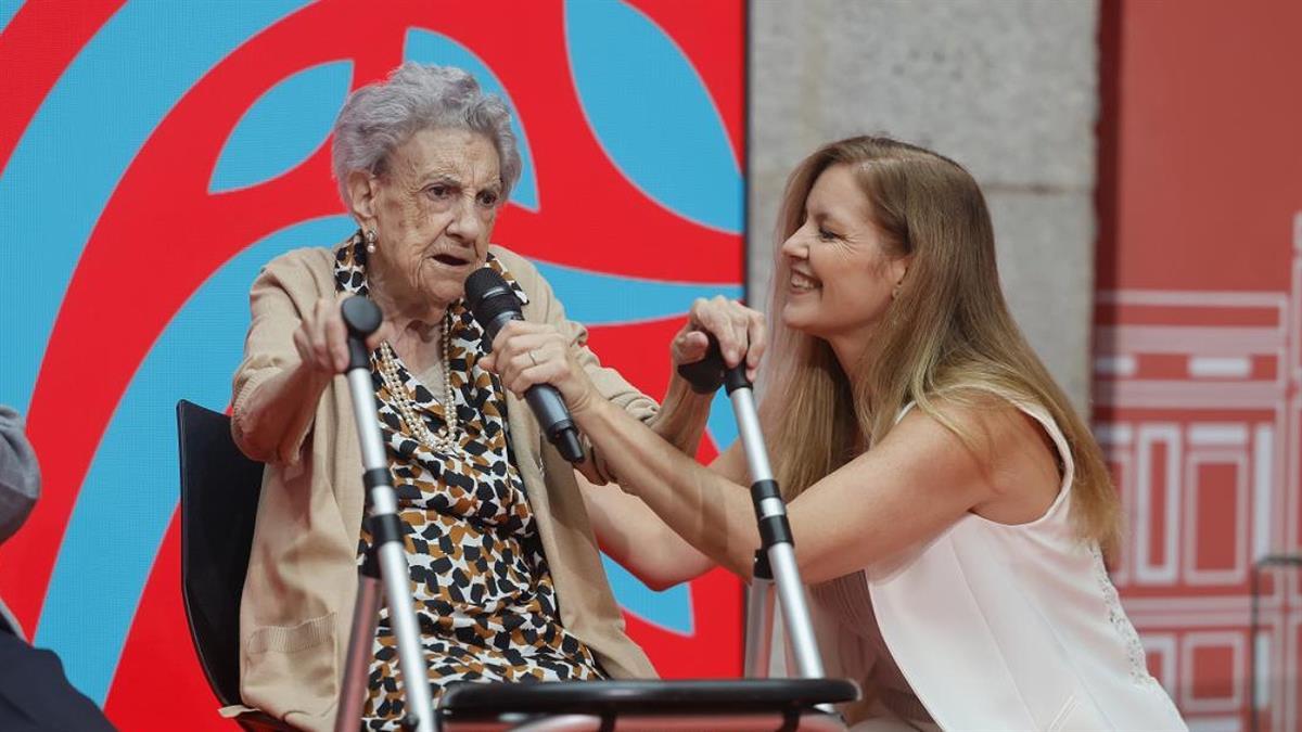 La Comunidad de Madrid estrena un plan que incluye un Carnet Senior, similar al Joven, para mayores de 65 años