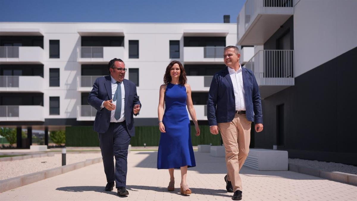Isabel Díaz Ayuso hace entrega de 524 viviendas en la ciudad