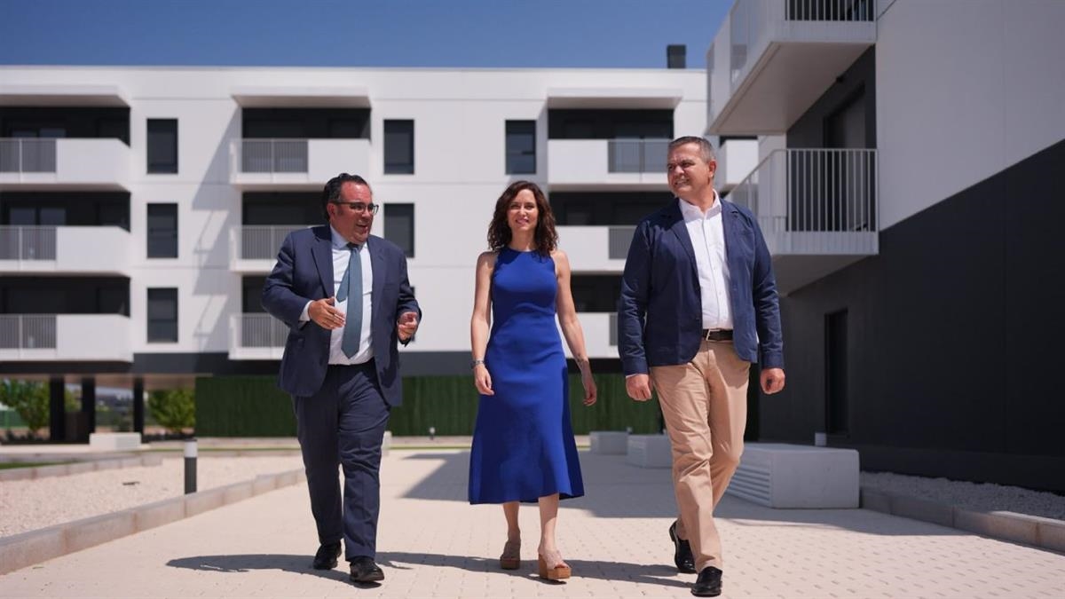 Isabel Díaz Ayuso hace entrega de 524 viviendas en la ciudad