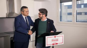 Jorge Rodrigo, el consejero de Vivienda, Transportes e Infraestructuras ha visitado el piso piloto de esta nueva promoción