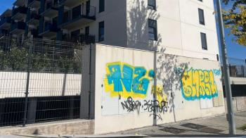 El PP condena que desde el consistorio no se hayan eliminado las pintadas que han aparecido en una de las fachadas