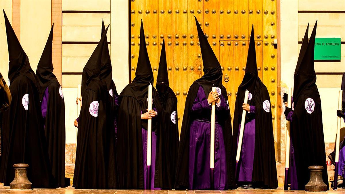 Algunas de las procesiones más interesantes de la geografía española y que hay que ver alguna vez en la vida.