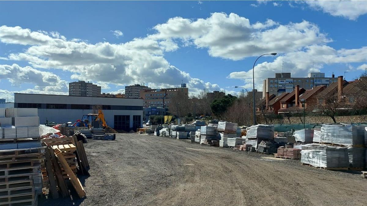 Más de 20 familias en la calle Brasil se ven afectados por una planta de tratamiento de residuos y escombros