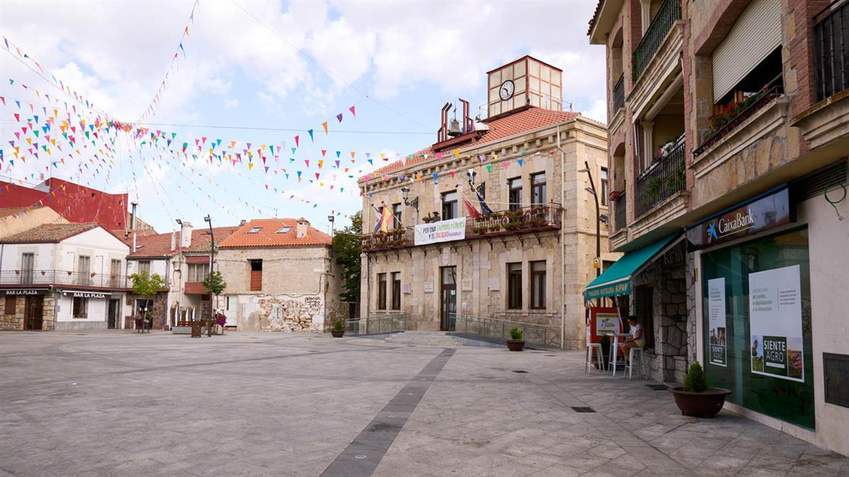 La Comunidad de Madrid recopila más de 6.000 imágenes para conocer la evolución de las plazas de sus municipios