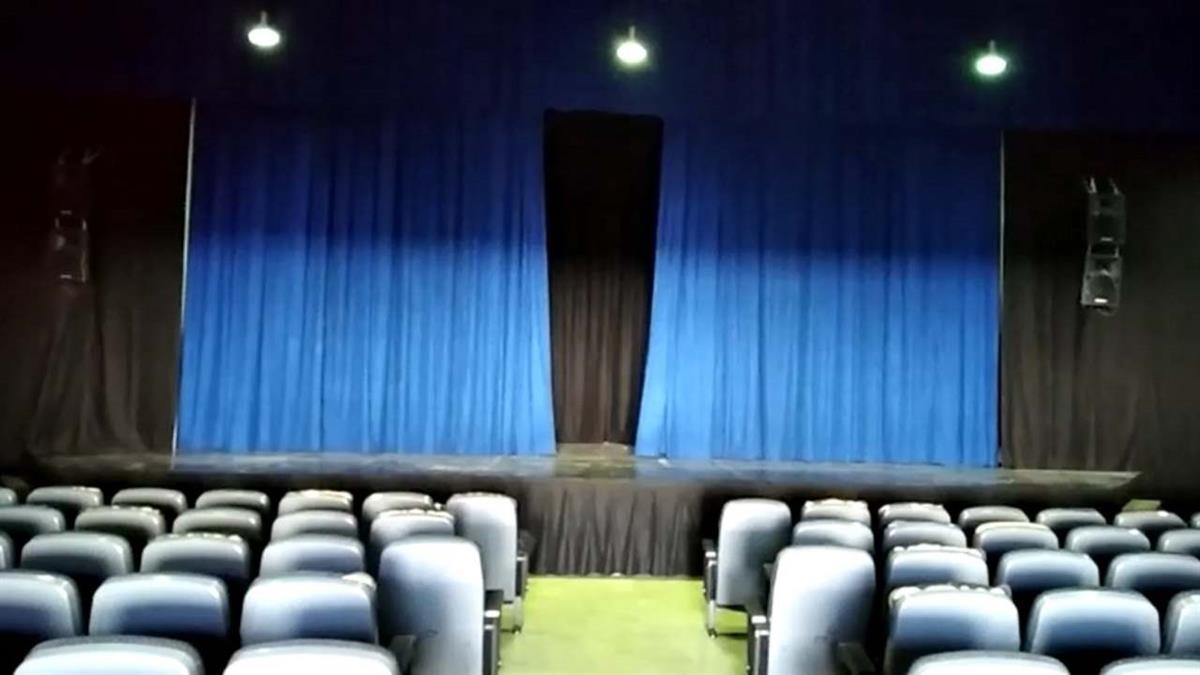 Este proyecto ofrece la oportunidad de adentrarse en el mundo de las artes escénicas