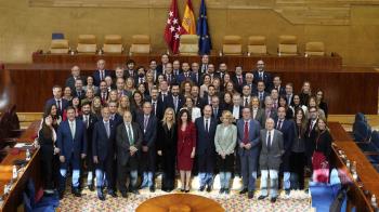 Con presencia de los expresidentes de la Comunidad y de la Cámara, la Asamblea de Madrid celebra su 40 aniversario