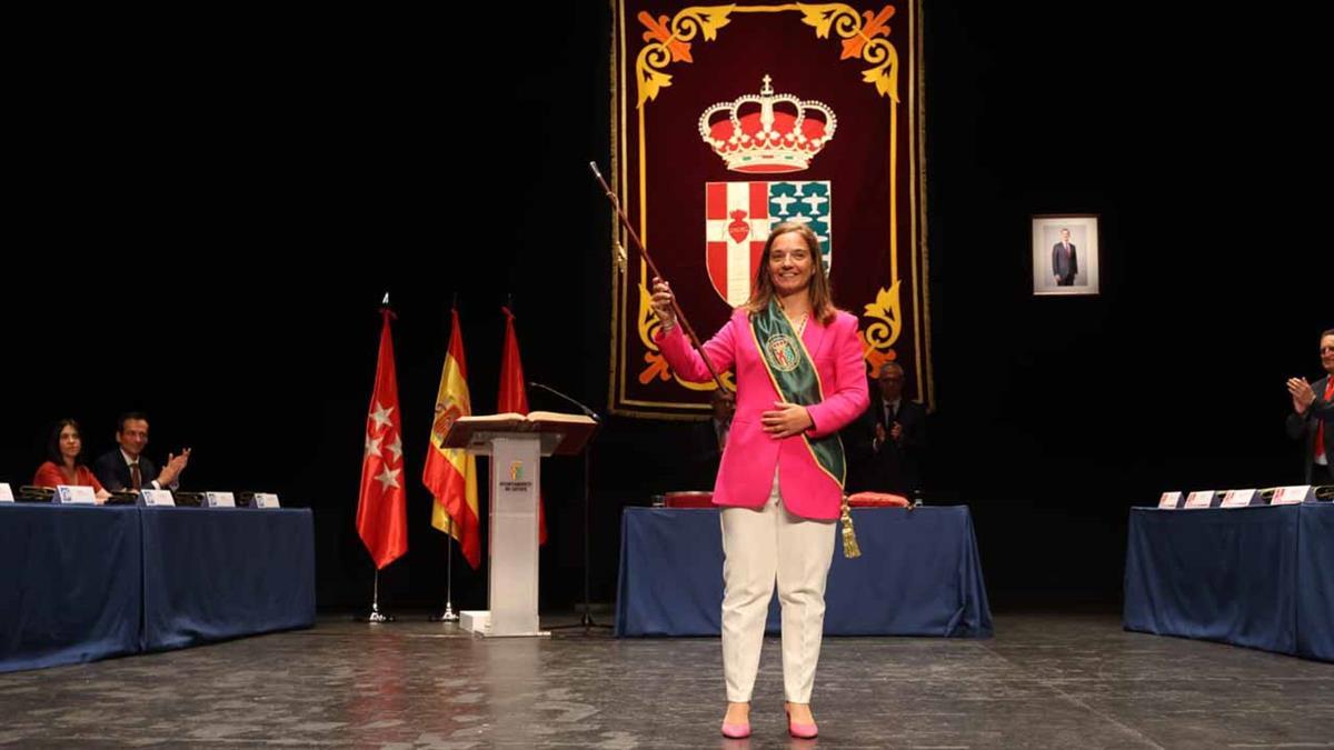 La edil ha conseguido mayoría absoluta con 15 votos emitidos en el pleno de investidura