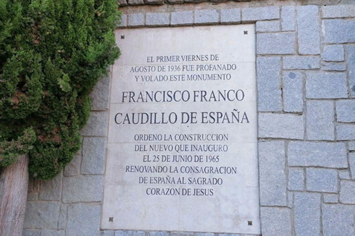 La formación municipal ha reiterado su petición de retirar la placa en homenaje a Franc