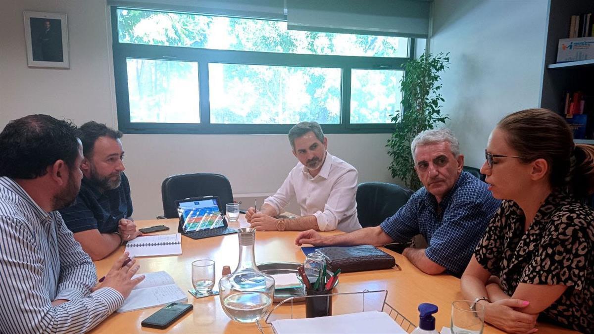 El partido morado, que se ha reunido con el Delegado del Ayuntamiento Pepe Aniorte, muestra preocupación por el papel que tendrán las empresas adjudicatarias en el plan estratégico que se pondrá en marcha a partir de enero