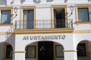 "El gobierno regional debería centrar sus esfuerzos en reforzar el sistema sanitario con profesionales y medios"