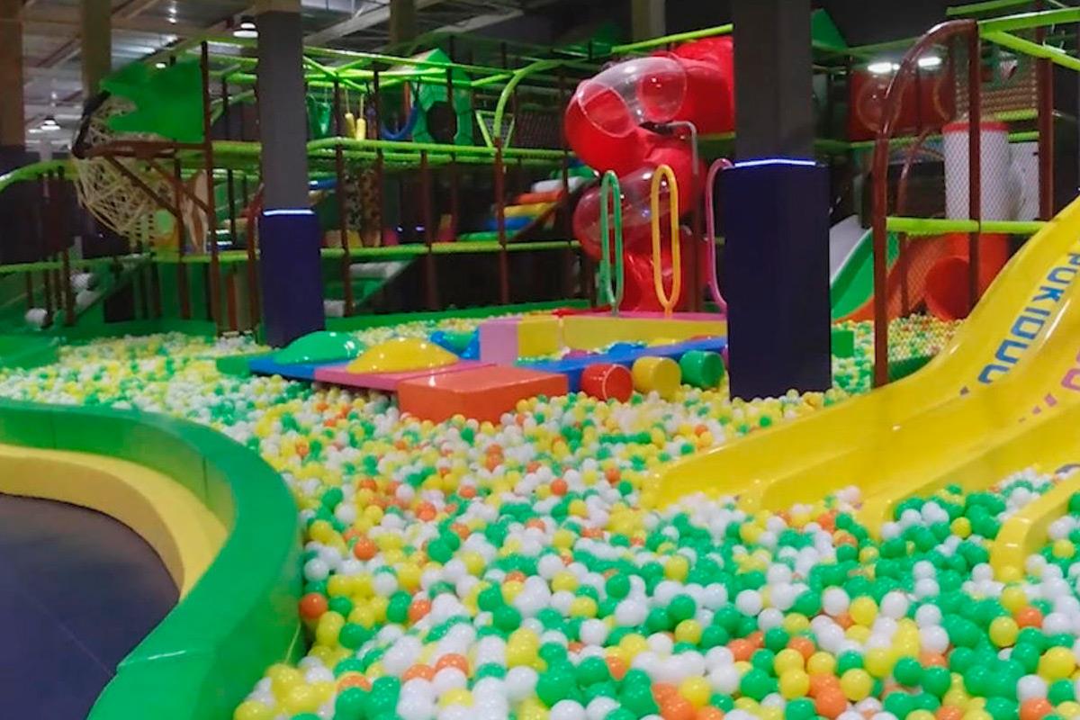 El parque de juegos para todas las edades cuenta con 3.000 metros cuadrados de diversión