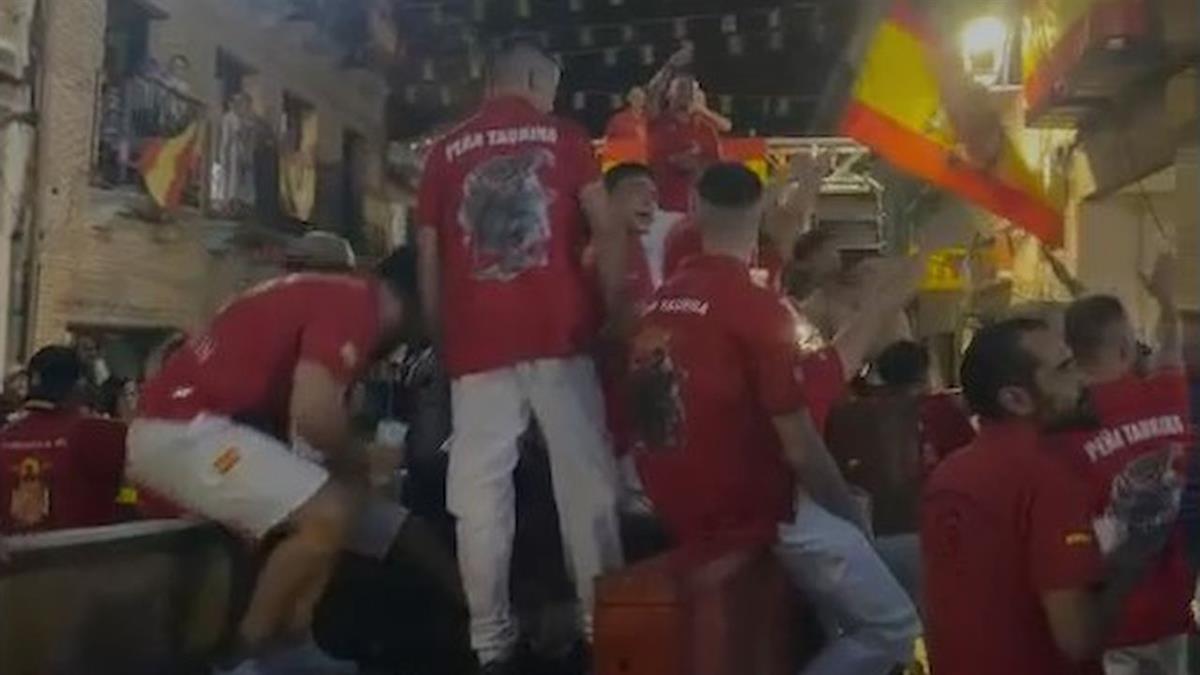 Los socialistas cuestionan la actuación del Gobierno municipal por el uso del este "himno" falangista además del paso de vehículos entre una multitud