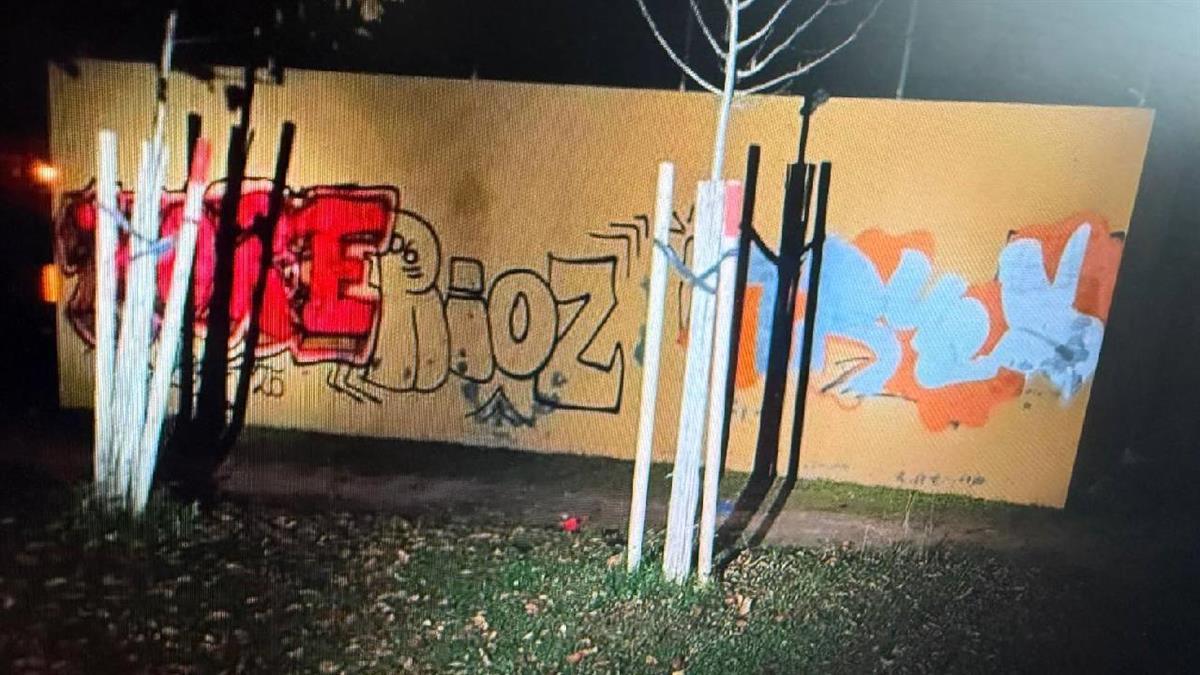 Un ciudadano alertó a los agentes que, tras un dispositivo de búsqueda, localizaron a los jóvenes en una calle próxima