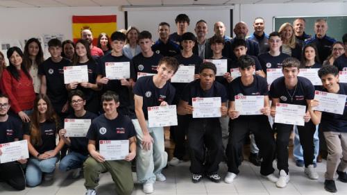 Alumnos de Móstoles descubren la labor de la Policía Municipal