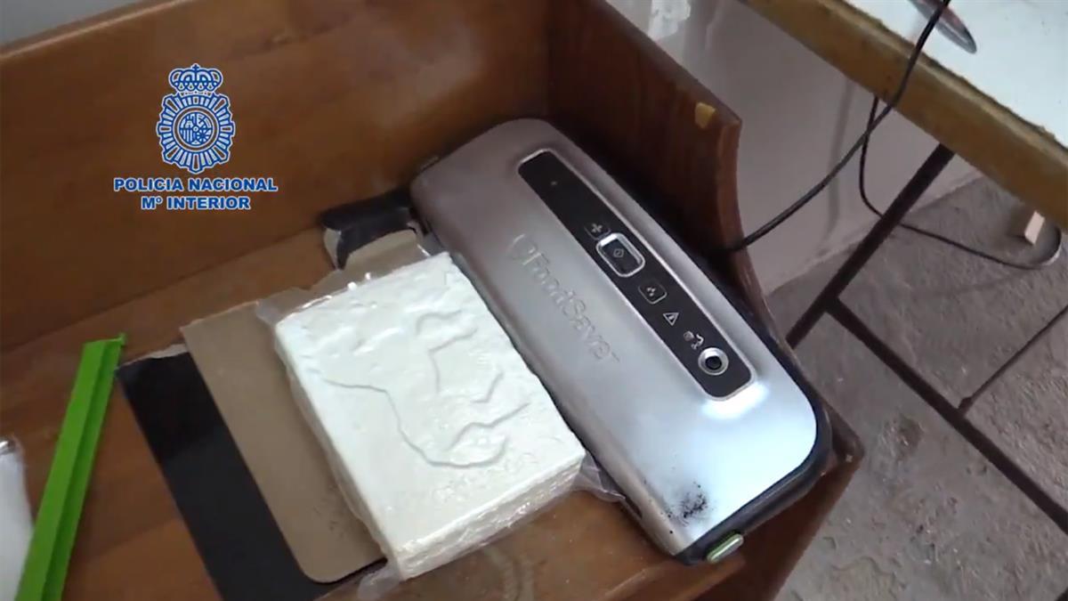 El grupo especial de la Policía Nacional intervino en un laboratorio situado en El Molar (Madrid)